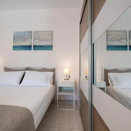 Lägenhetshotell Bounatsa & 4*