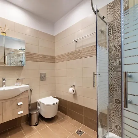 Bounatsa & Lägenhetshotell 4*