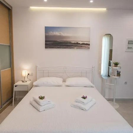 Lägenhetshotell Bounatsa & 4*