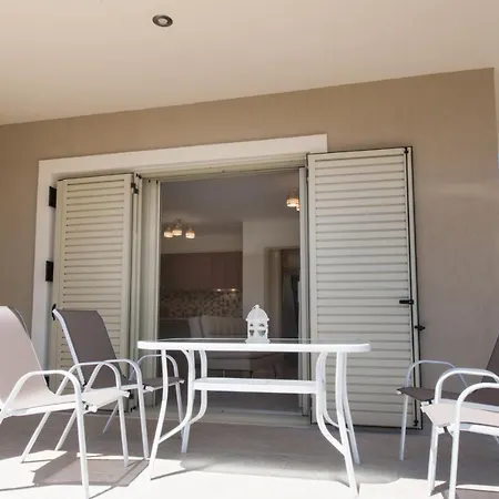 Lägenhetshotell Bounatsa & 4*